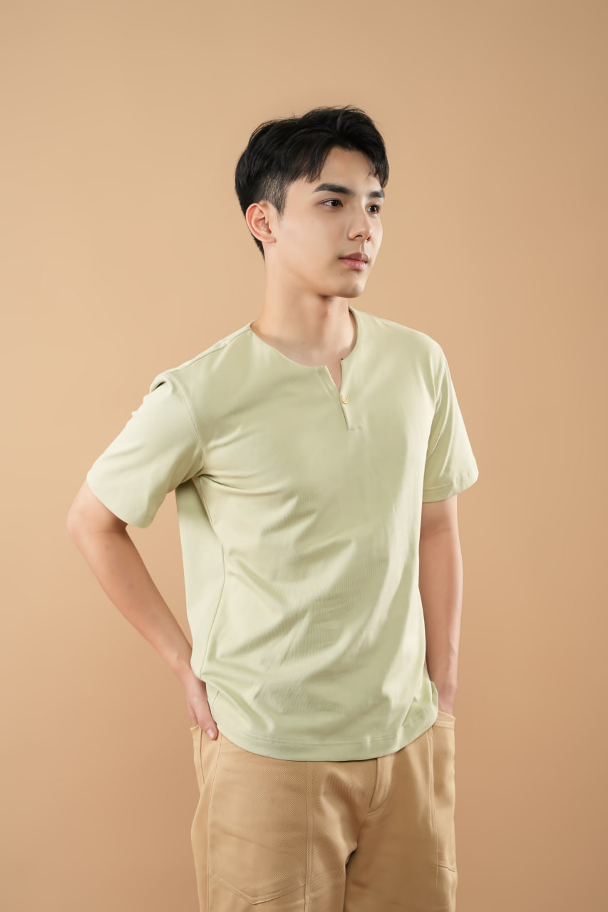 Áo T- shirt nam cổ xẻ V